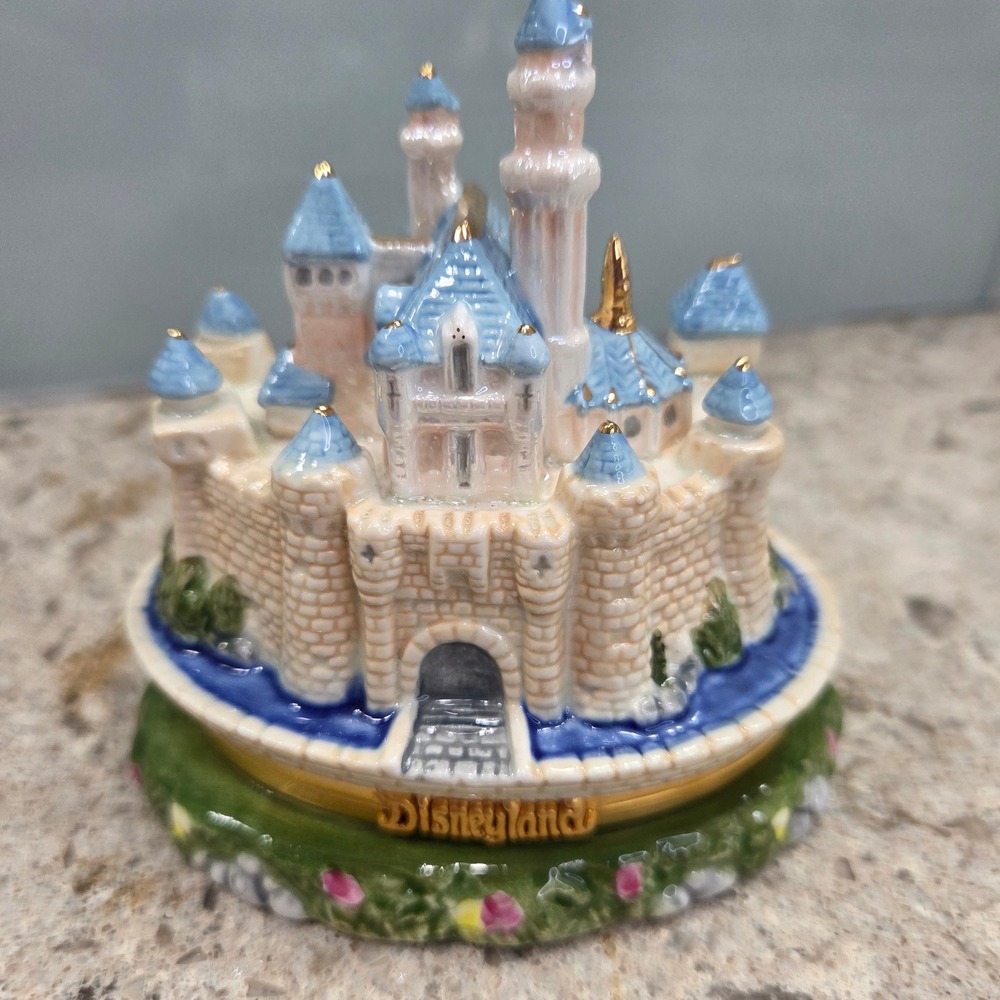 Disney Disneyland Sleeping Beauty Castle‎ Tinker Bell Hinged Ceramic Trinket Box